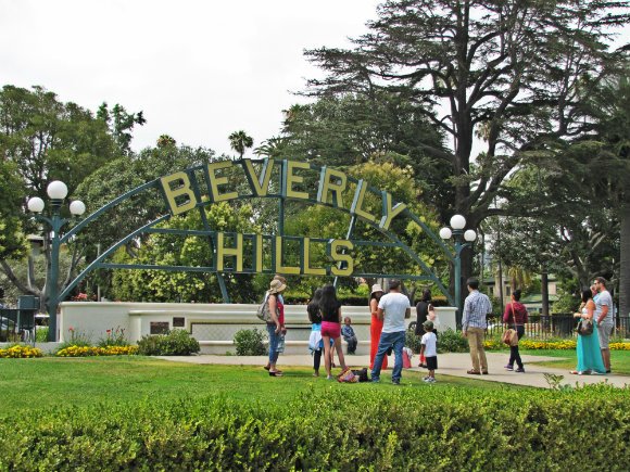 Beverly Hills Tours: Walking Around Rodeo Drive - Tanama Tales