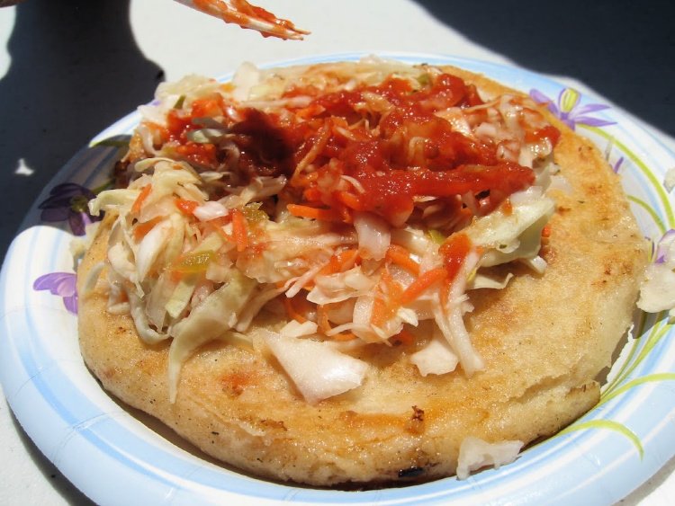 Food in E; Salvador: Best Dishes, Desserts and Drinks, Pupusa