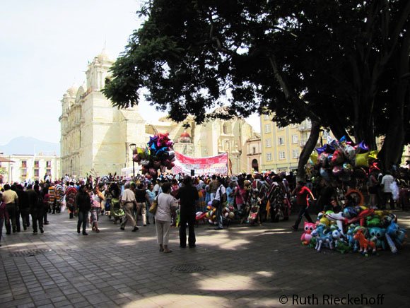 Vendors, people and performers next to the Cathedral