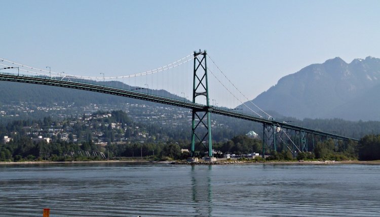 Lion's Gate Bridge seen from Stanley Park, Vancouver, Canada