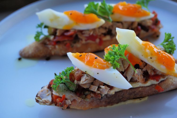 Barsha bruschetta with tuna and egg