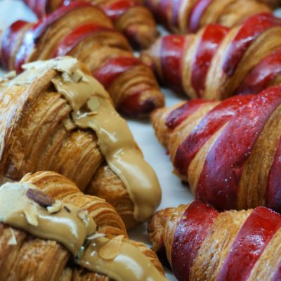 12 Tips for Saving Money on Food While Traveling