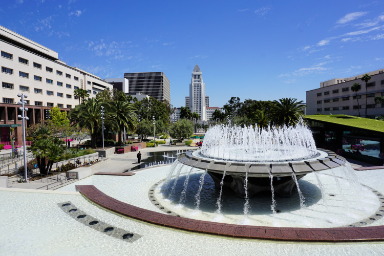 Los Angeles City Hall seen from the Grand Park, Downtown Los Angeles, Que hacer en Los Angeles en 3 dias